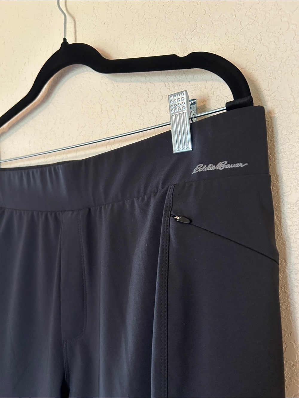 Eddie Bauer Women’s Black Stretch Cropped Hiking Pants Size 16 Outdoor Travel - Picture 4 of 9